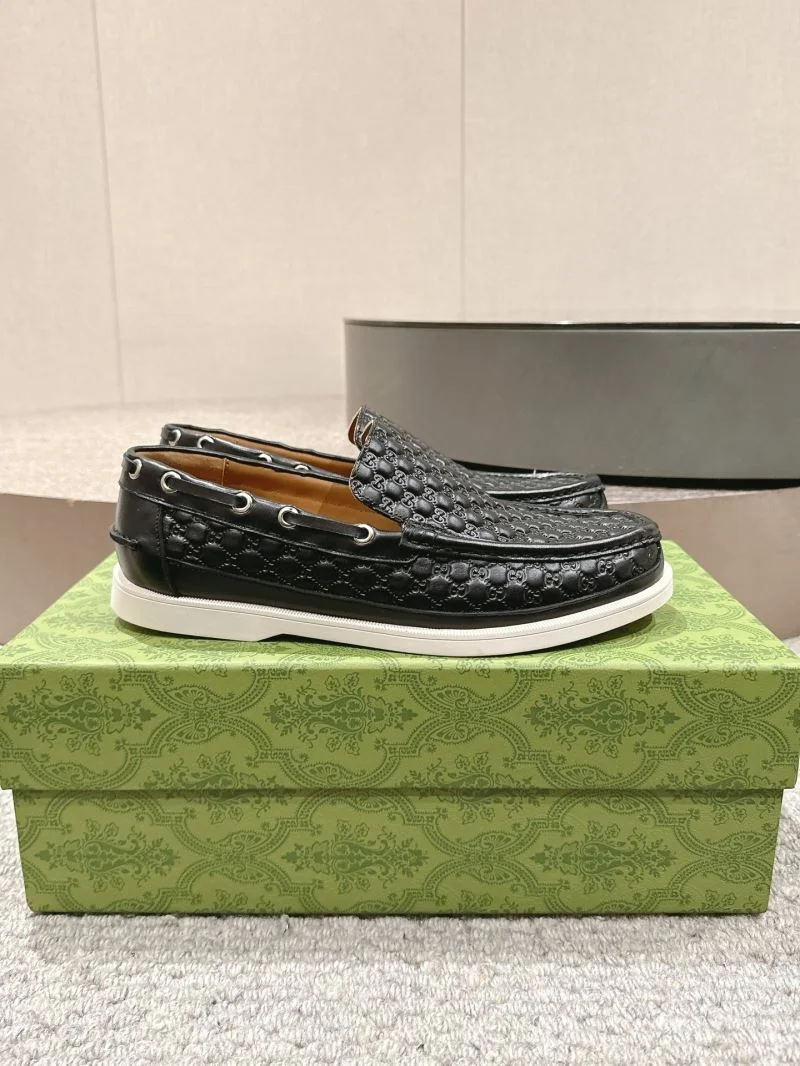 Elegant Gucci Low Shoes 25097