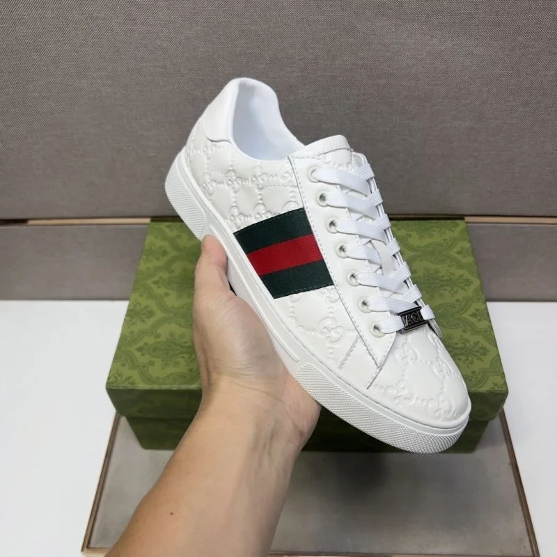 Gucci Low Shoes EyeCatching 25665
