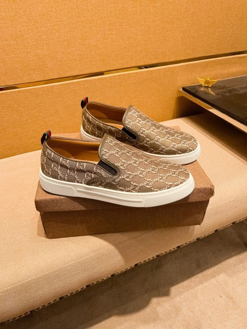 Gucci Low Shoes RelaxedFit 25607