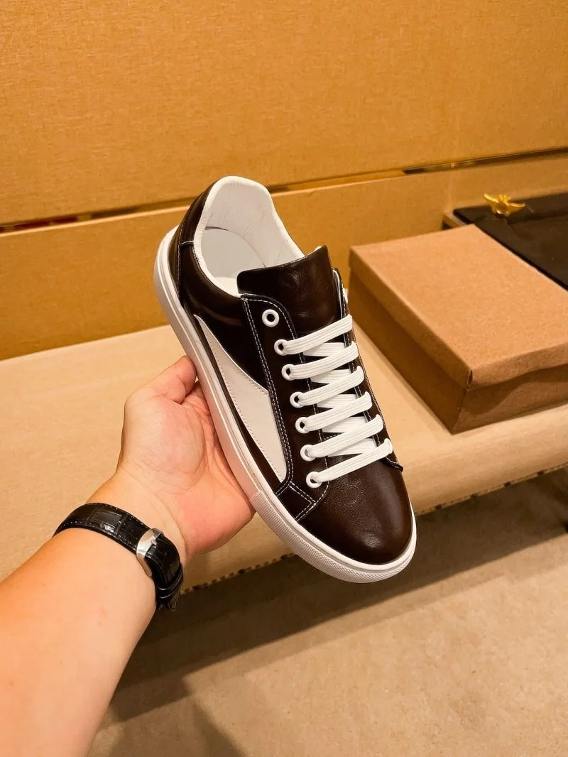 Snug Gucci Low Shoes 25592