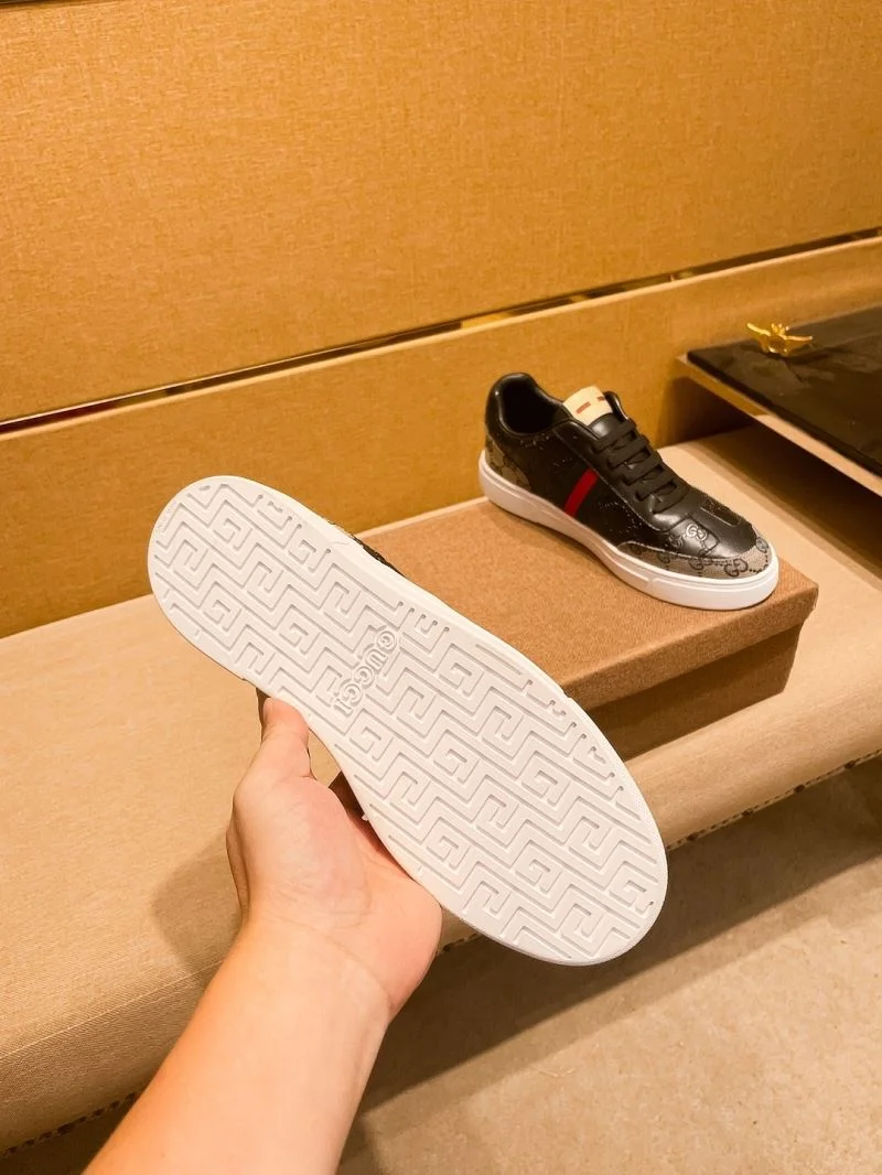 Effortless Gucci Low Shoes 25582