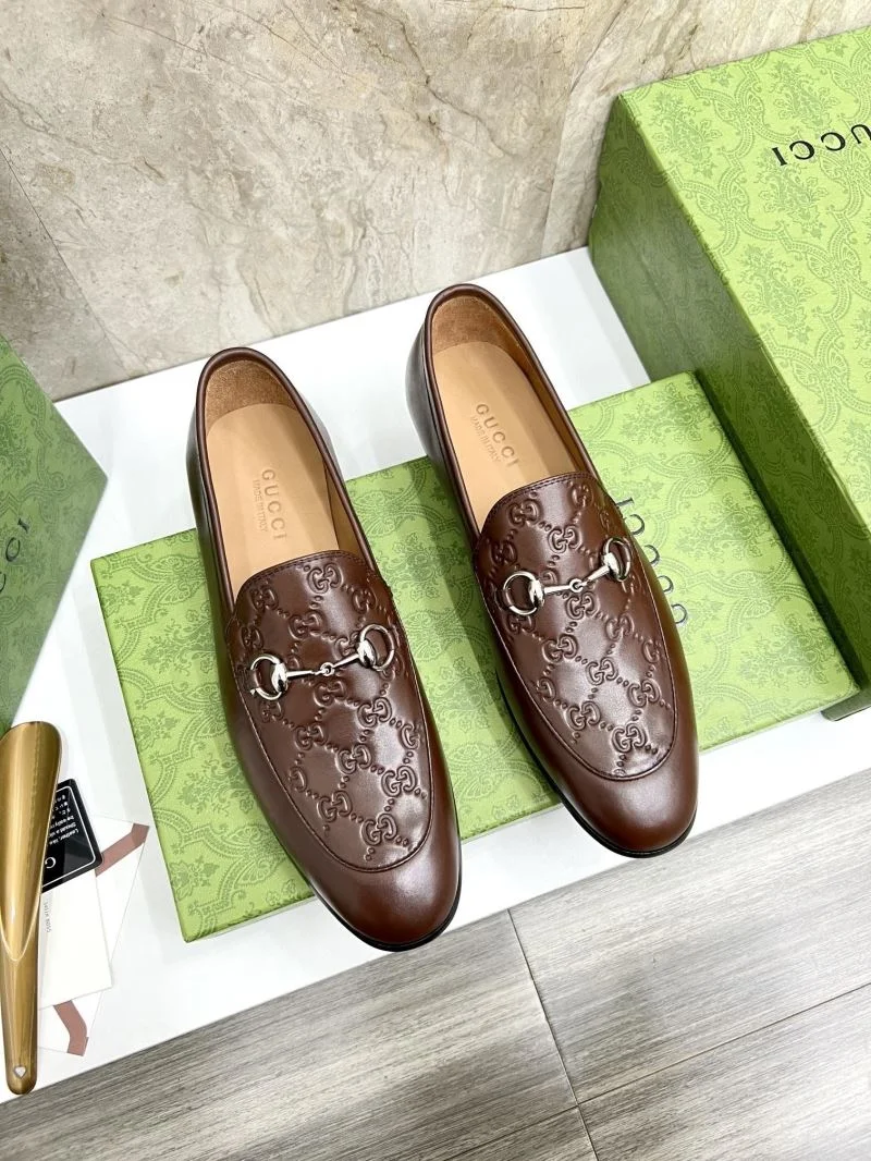 Gucci Low Shoes Bright 25479
