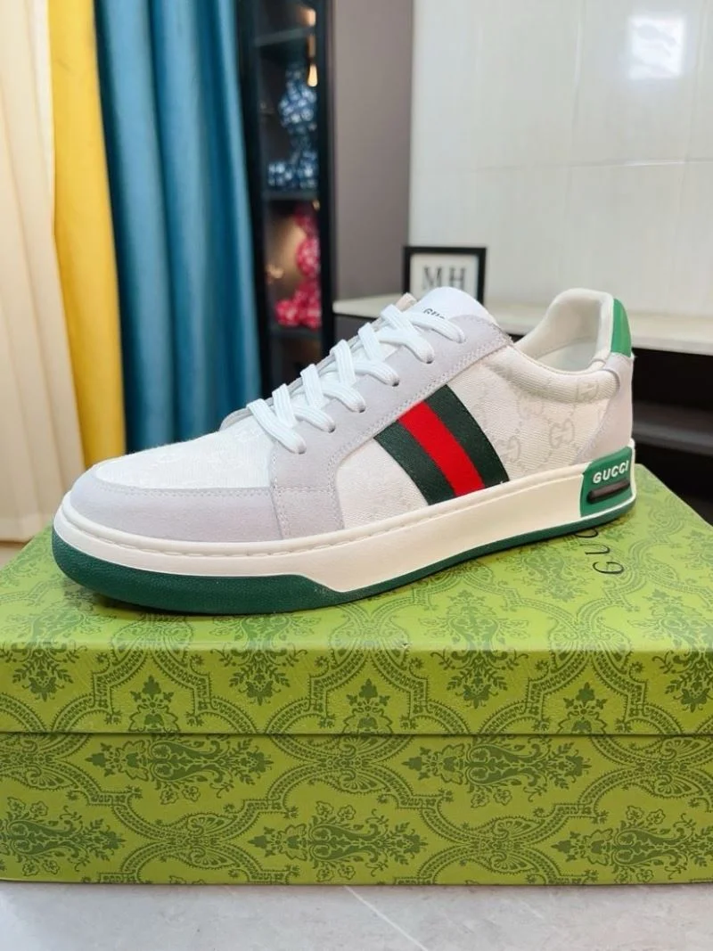Functional Gucci Low Shoes 25398