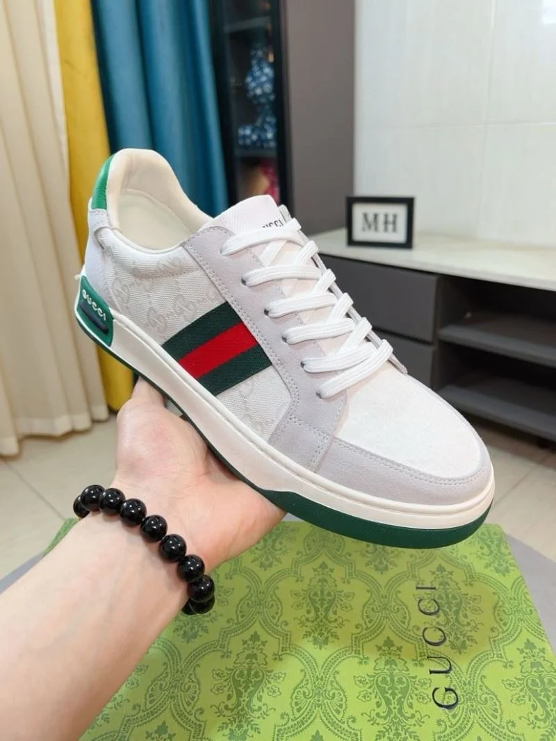Functional Gucci Low Shoes 25398