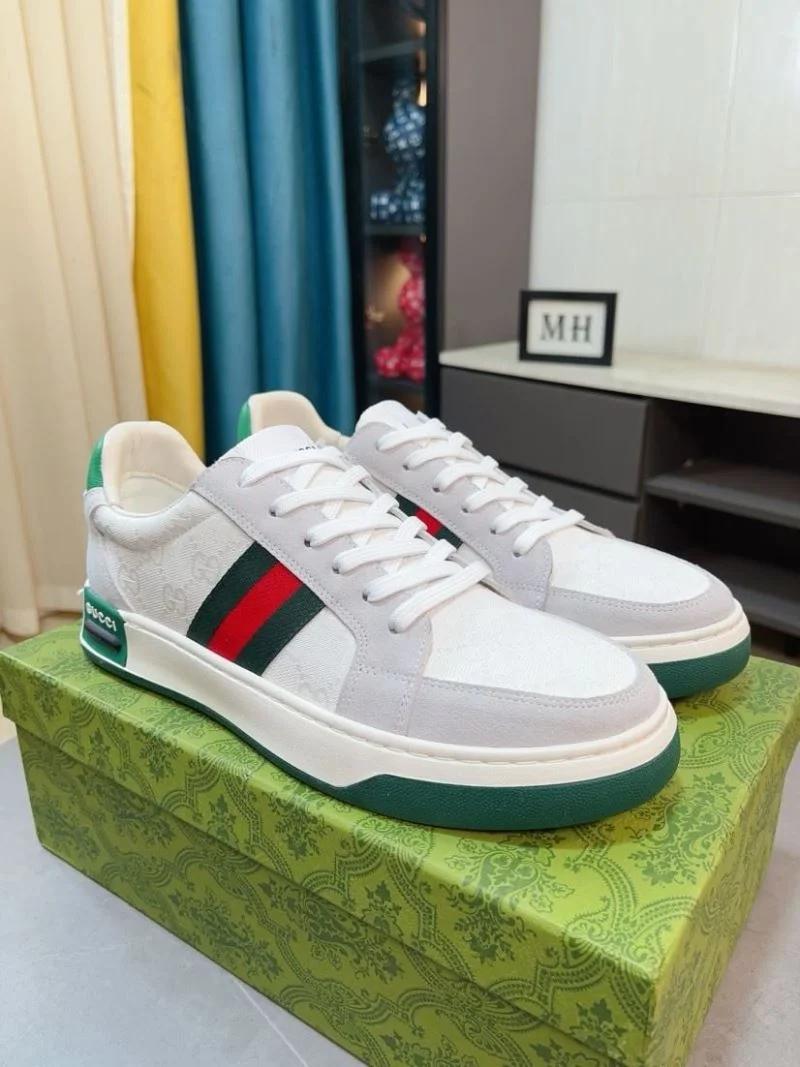 Functional Gucci Low Shoes 25398