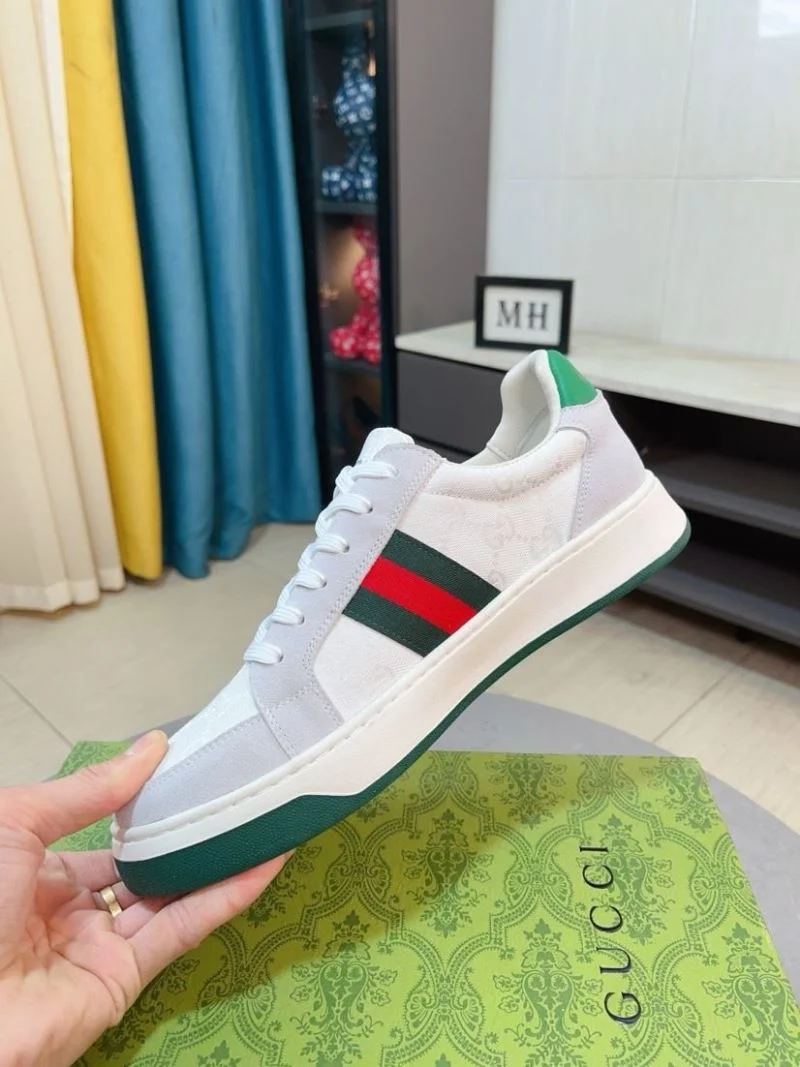 Functional Gucci Low Shoes 25398
