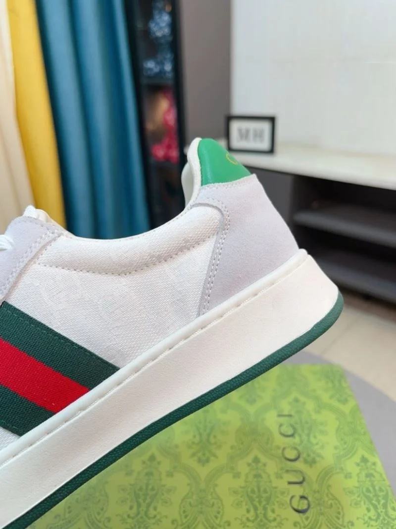 Functional Gucci Low Shoes 25398
