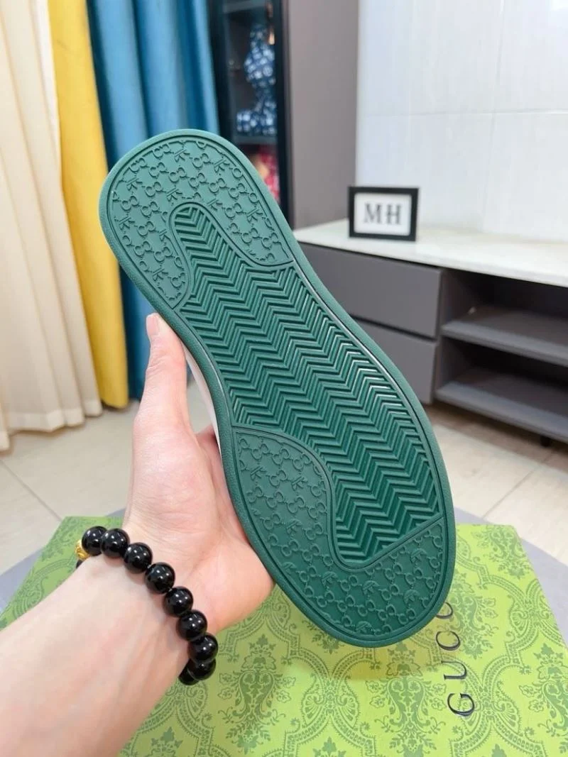 Functional Gucci Low Shoes 25398