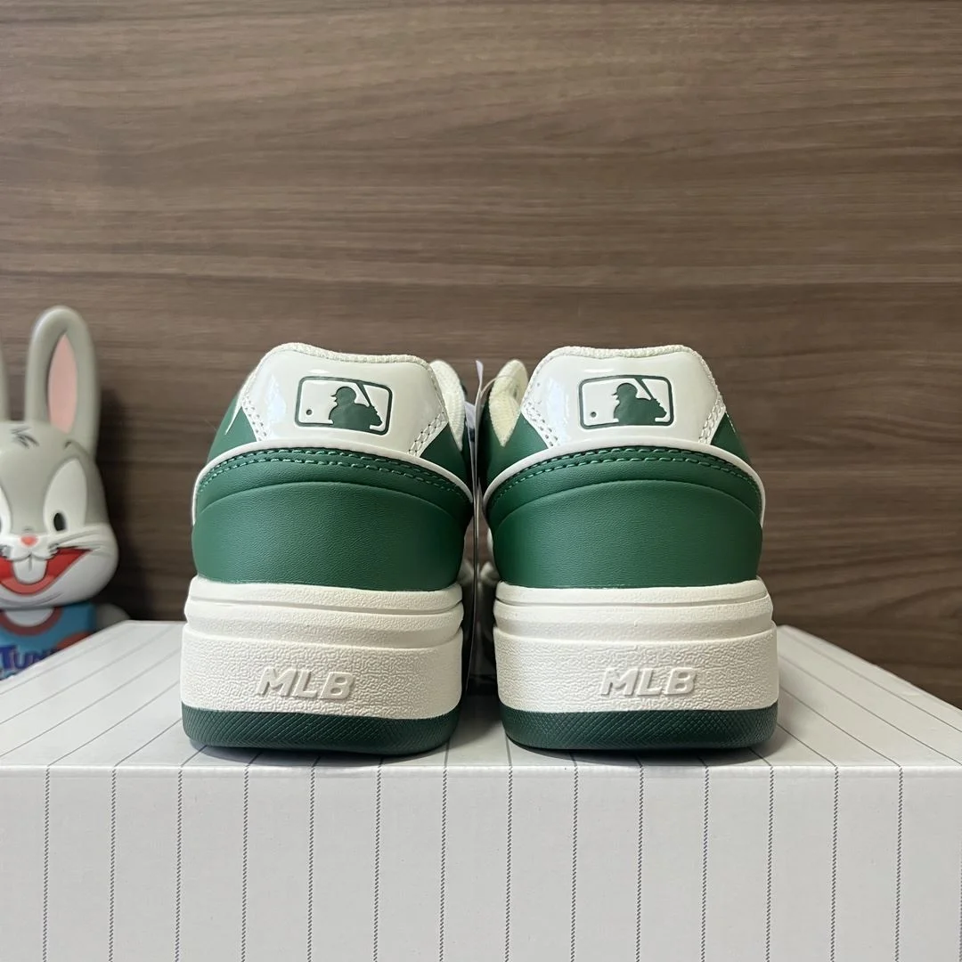 Gucci Low Shoes Chic 24488