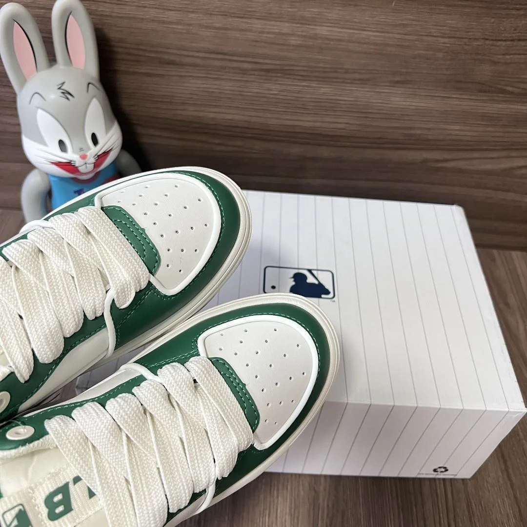 Gucci Low Shoes Chic 24488