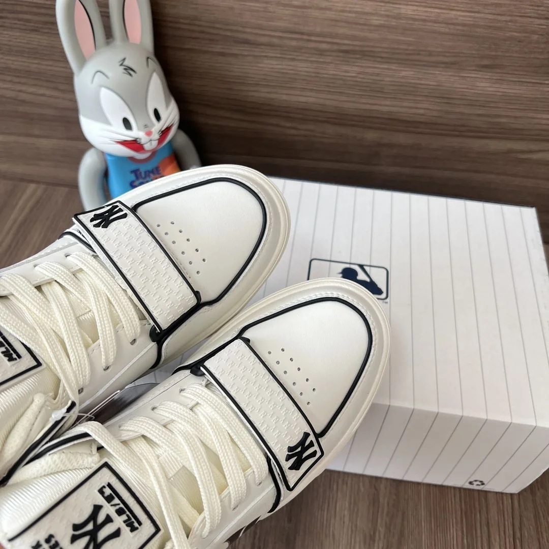 Gucci Low Shoes Lightweight 24476