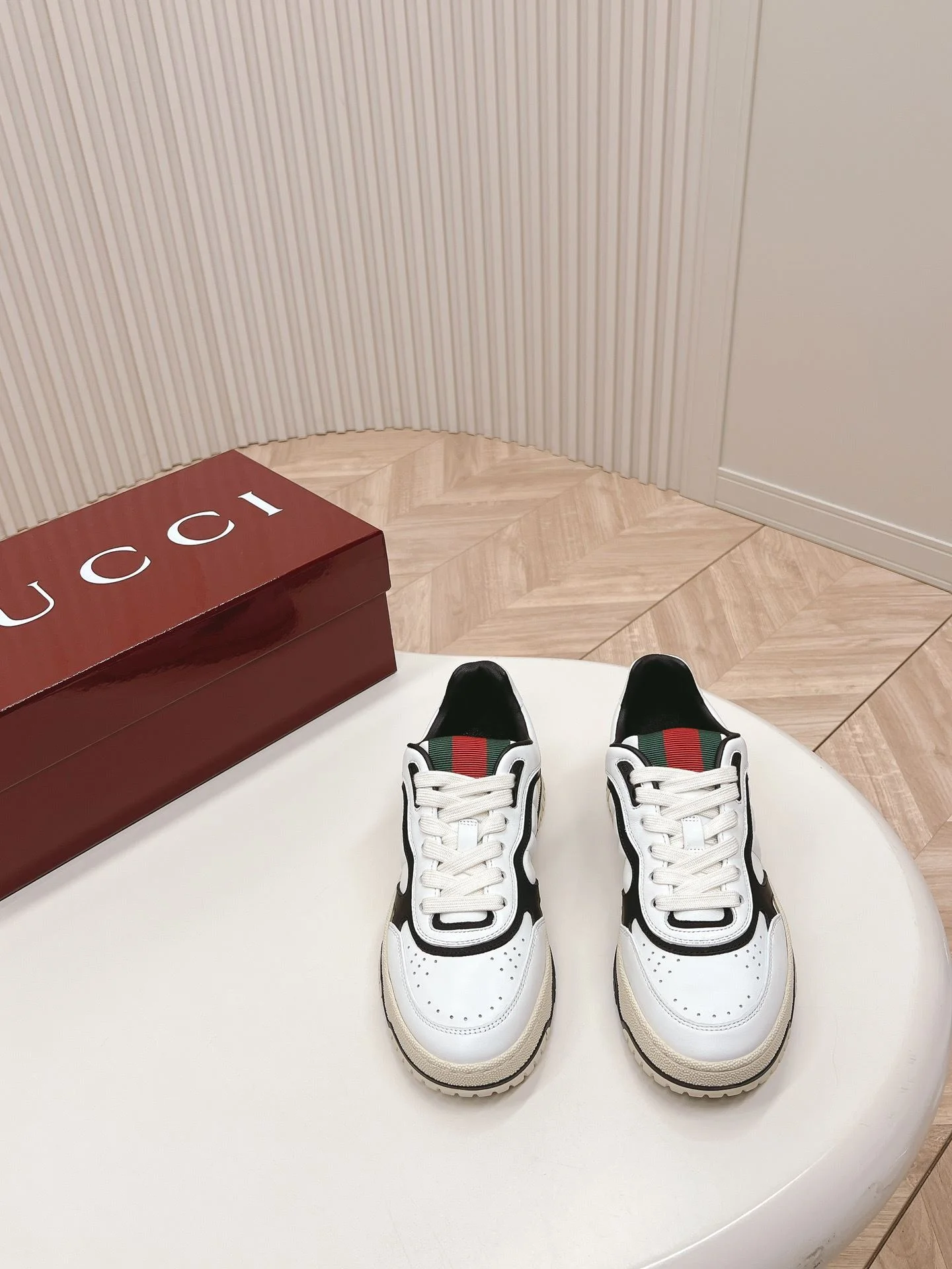 Gucci Low Shoes Breathable 24464