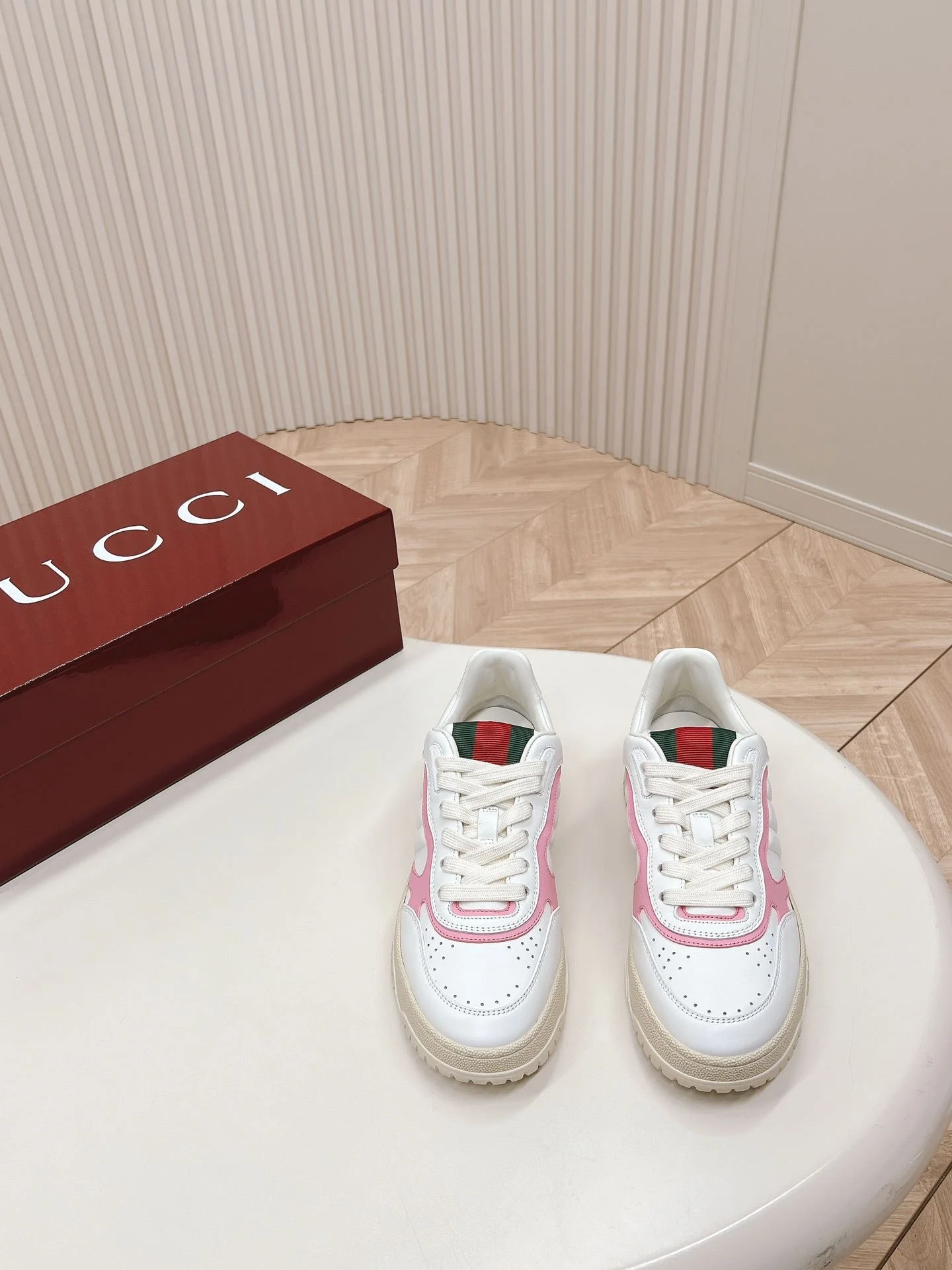Snug Gucci Low Shoes 24466