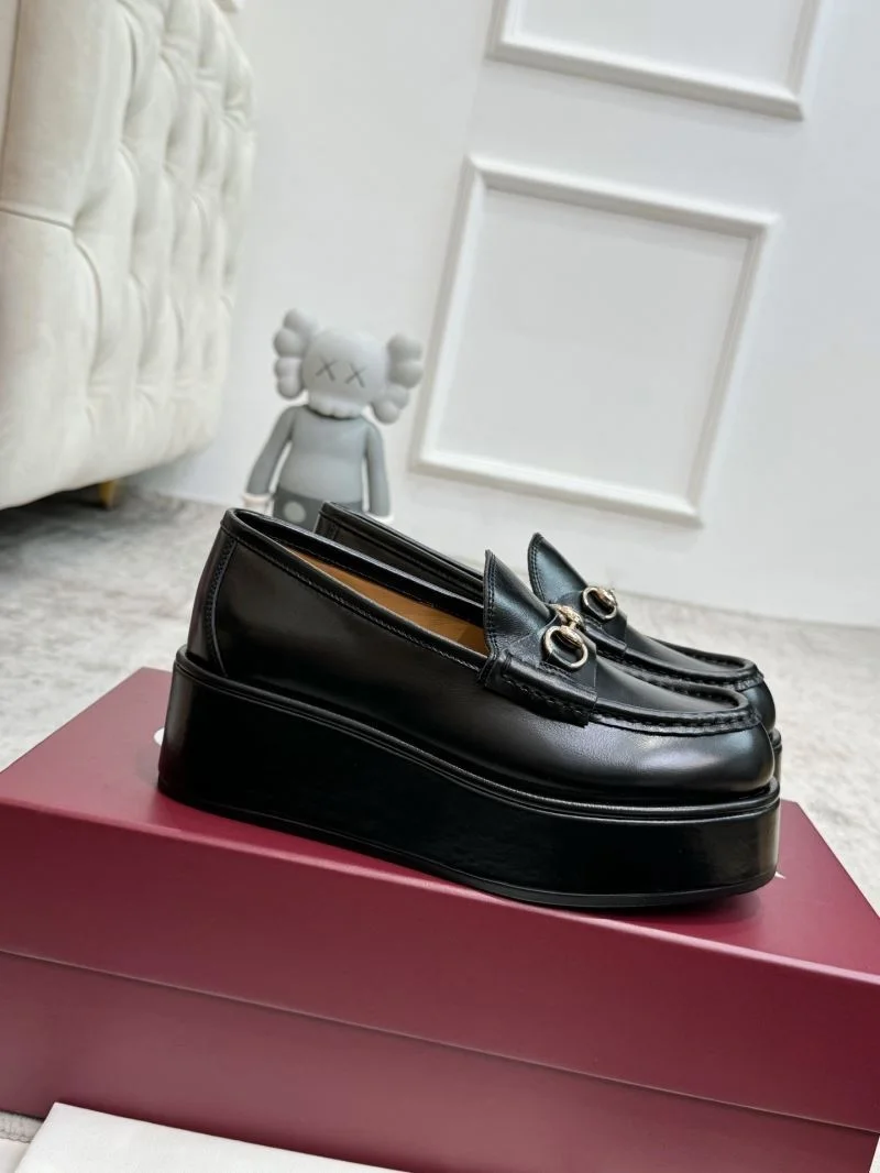 EyeCatching Gucci Low Shoes 24458