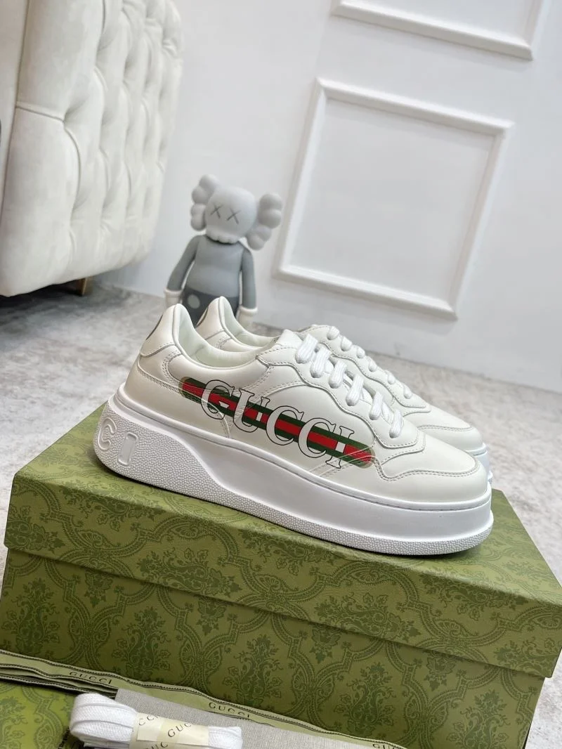 Elegant Gucci Low Shoes 24454