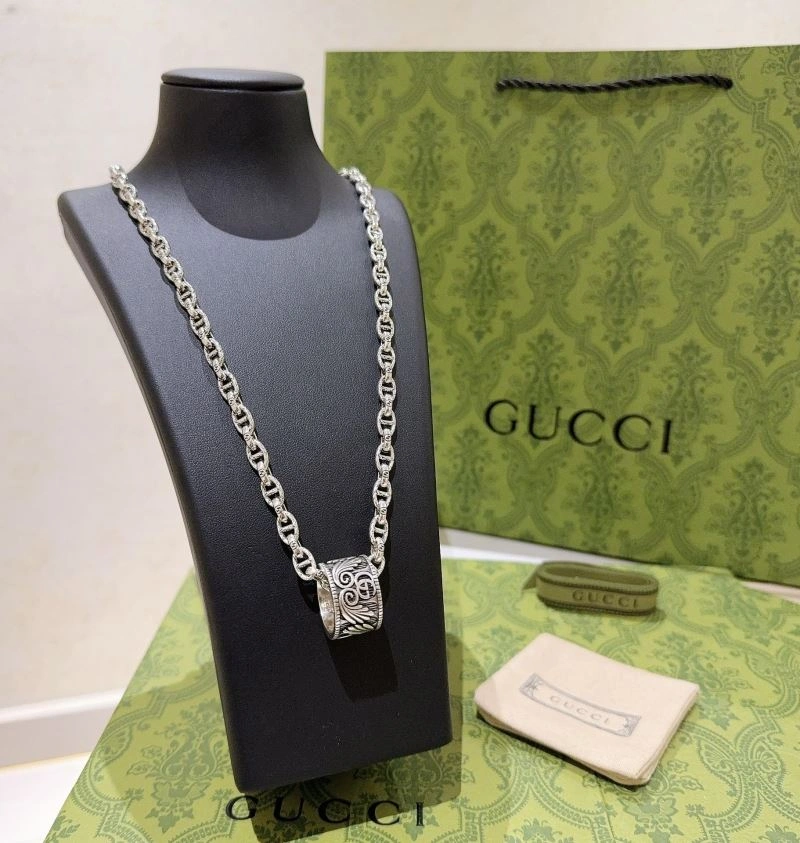 WaterResistant Gucci Necklaces 246533
