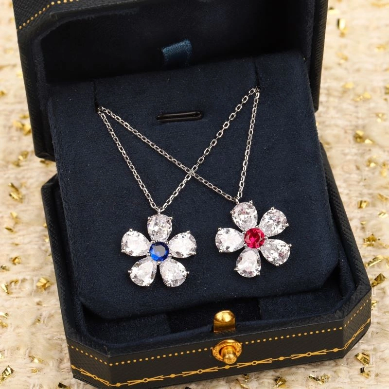 Sporty Gucci Necklaces 246136