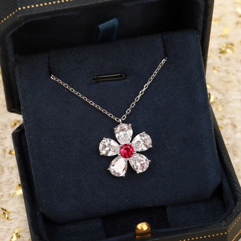 Sporty Gucci Necklaces 246136