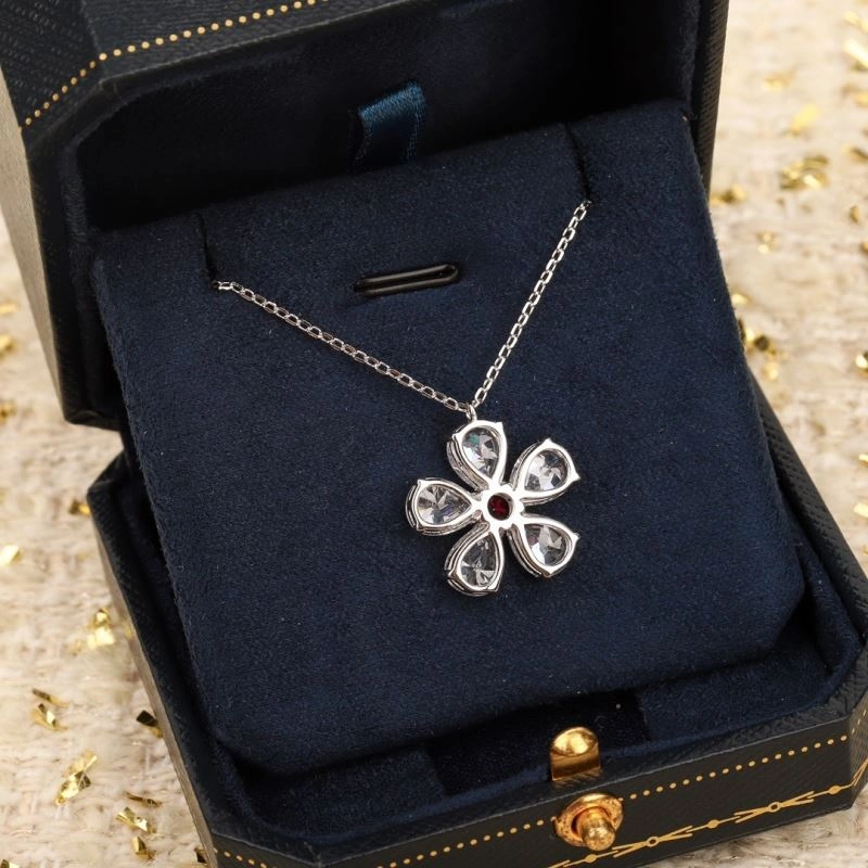 Sporty Gucci Necklaces 246136
