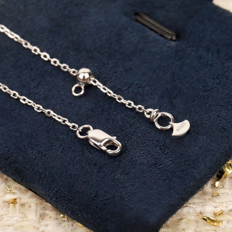 Sporty Gucci Necklaces 246136