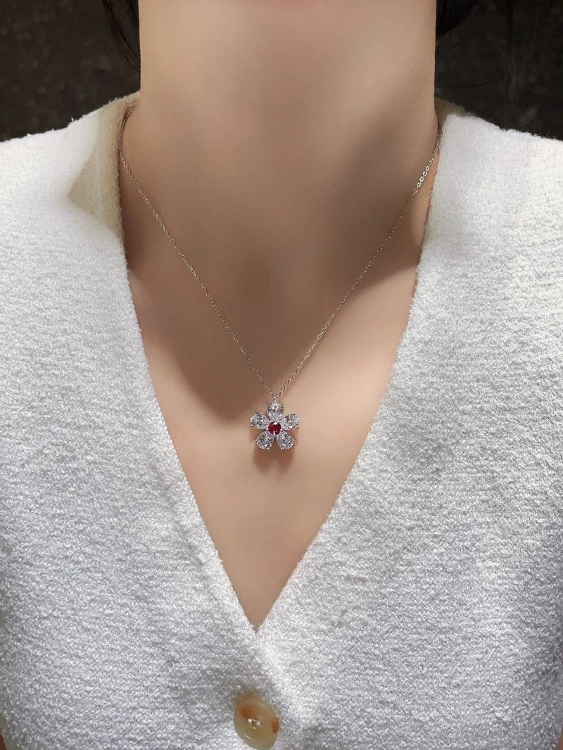 Sporty Gucci Necklaces 246136