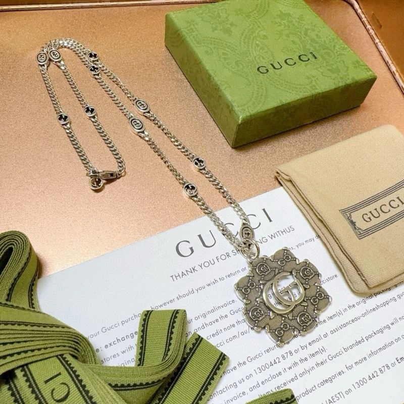 Gucci Necklaces Sleek 245432