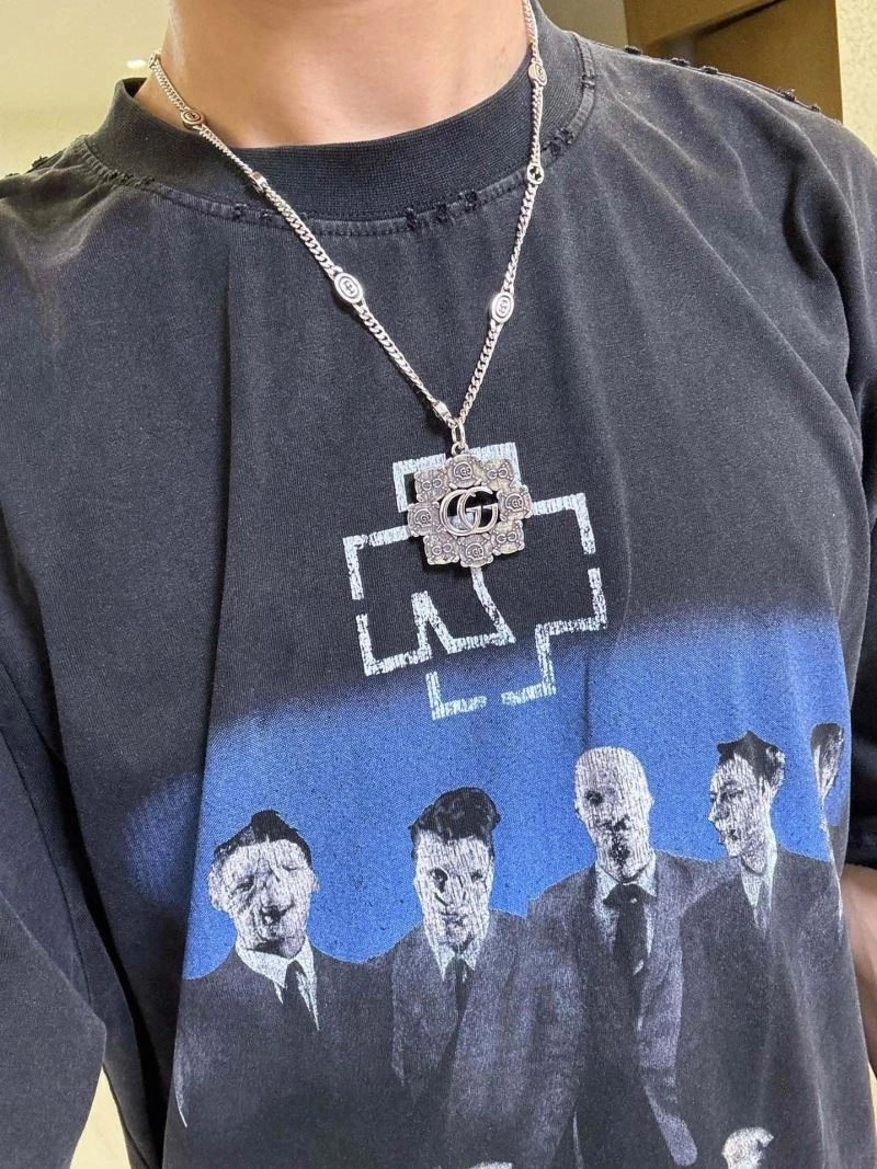 Gucci Necklaces Sleek 245432