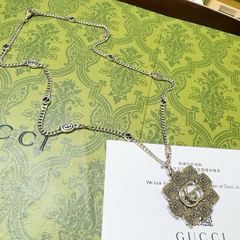 Gucci Necklaces Sleek 245432