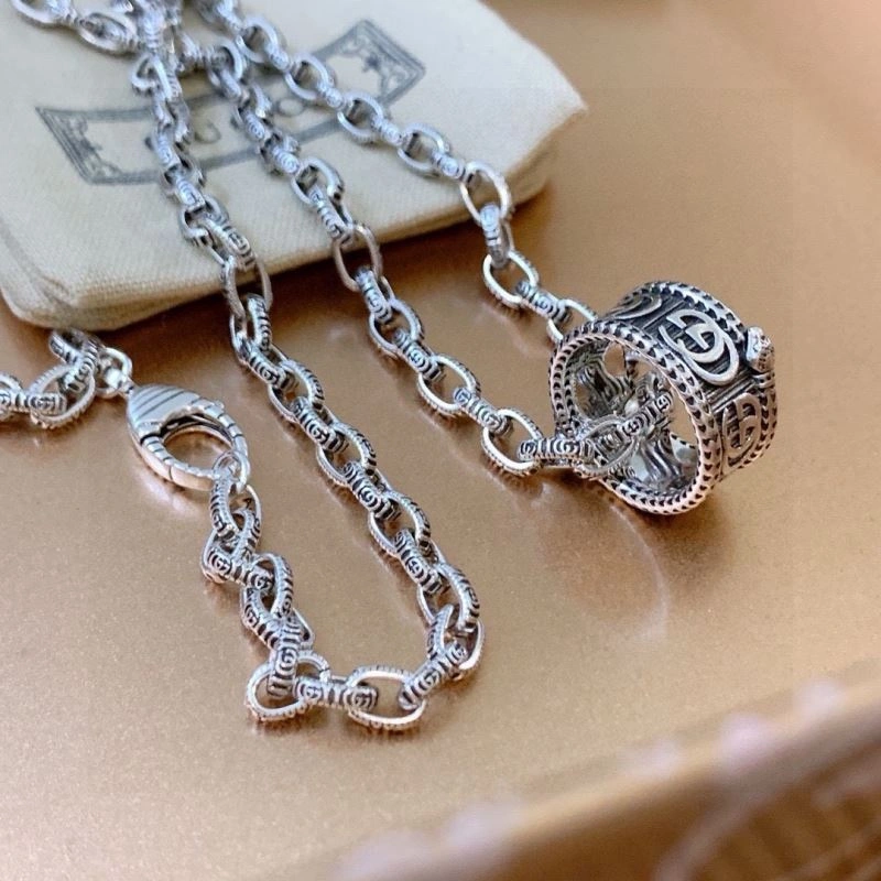 Versatile Gucci Necklaces 245010