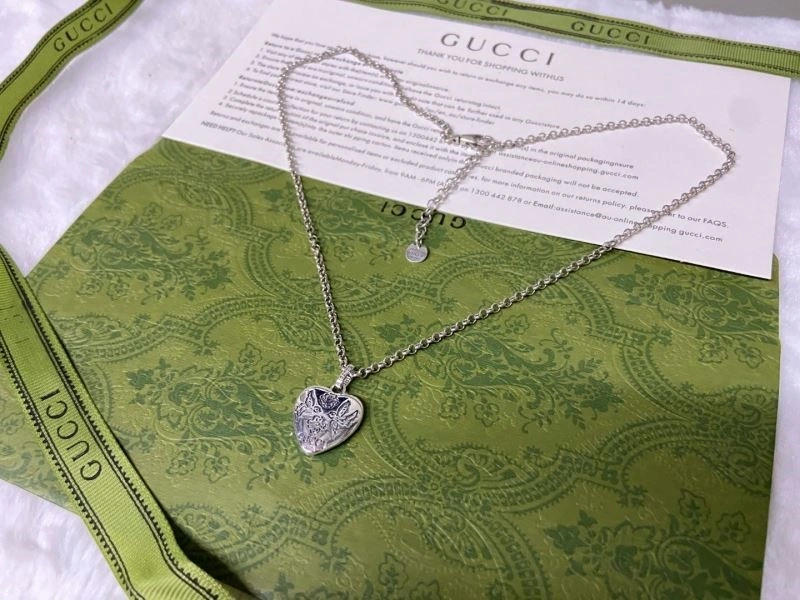 Vibrant Gucci Necklaces 244317