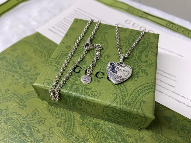 Vibrant Gucci Necklaces 244317