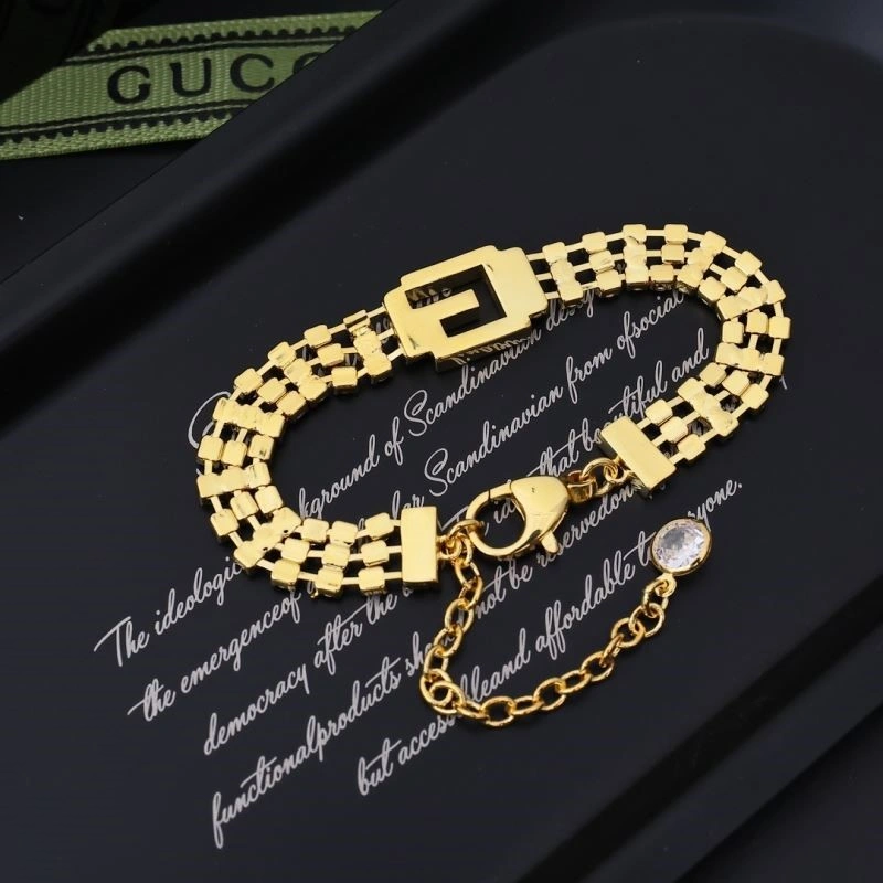 Contemporary Gucci Necklaces 243654