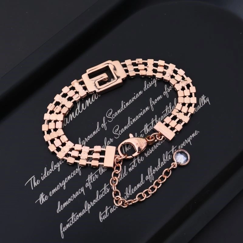 RelaxedFit Gucci Necklaces 243641