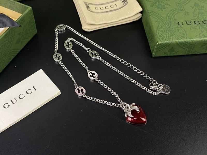 Trendsetting Gucci Necklaces 243559