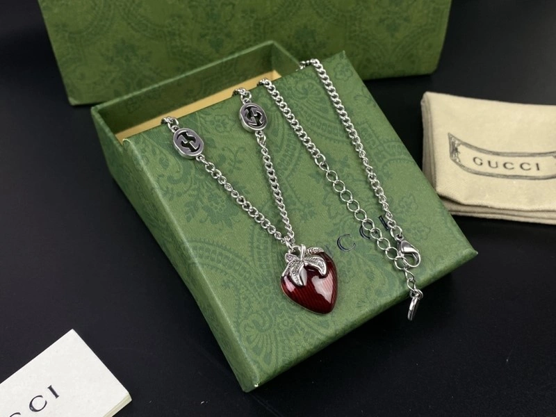 Trendsetting Gucci Necklaces 243559