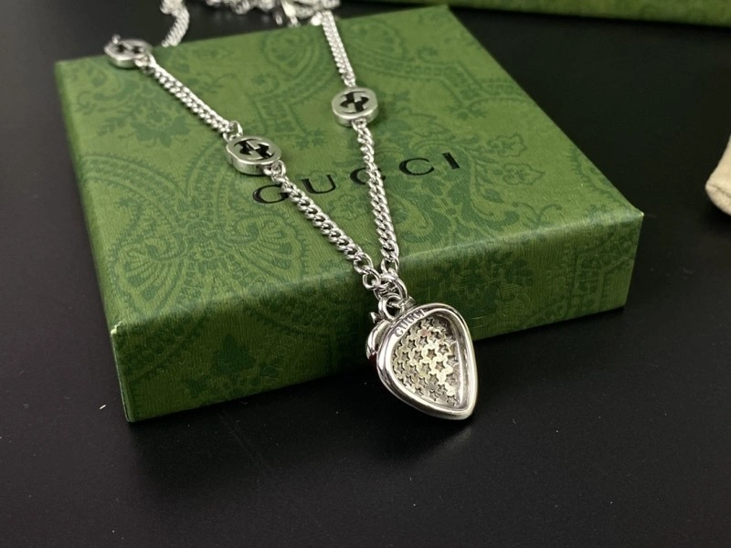 Trendsetting Gucci Necklaces 243559