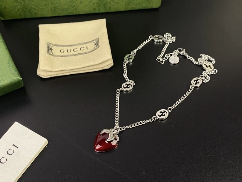 Trendsetting Gucci Necklaces 243559