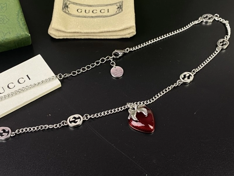 Trendsetting Gucci Necklaces 243559