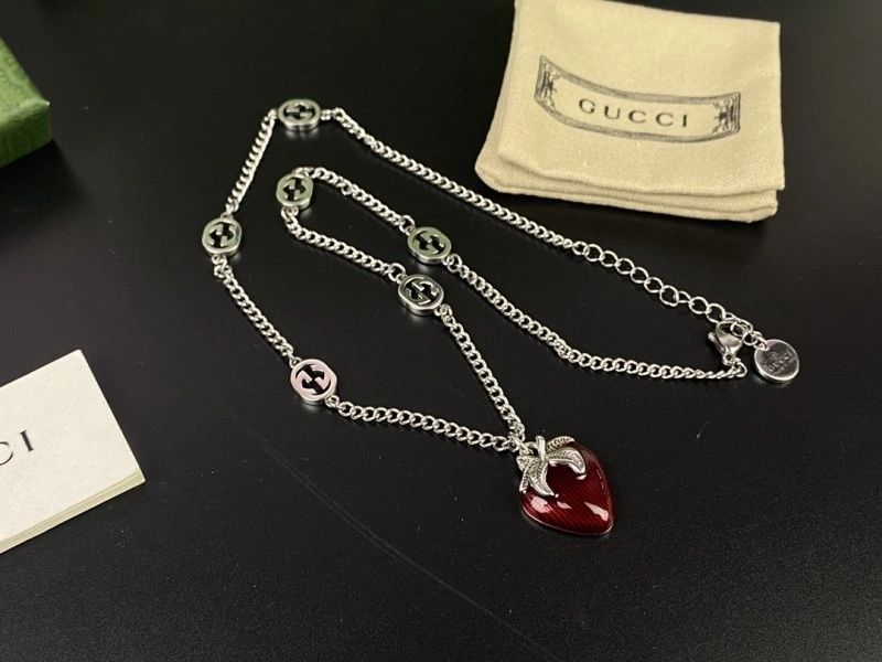 Trendsetting Gucci Necklaces 243559