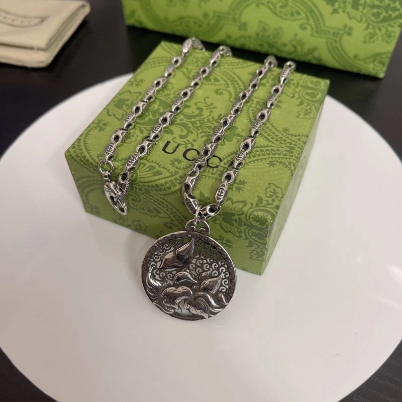 Elegant Gucci Necklaces 243538