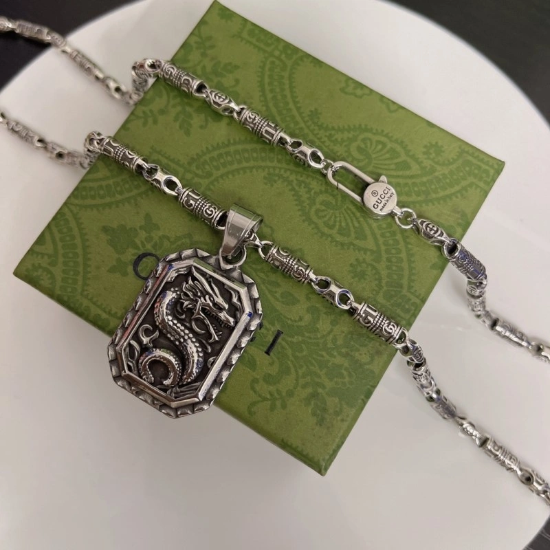 Gucci Necklaces Versatile 243525