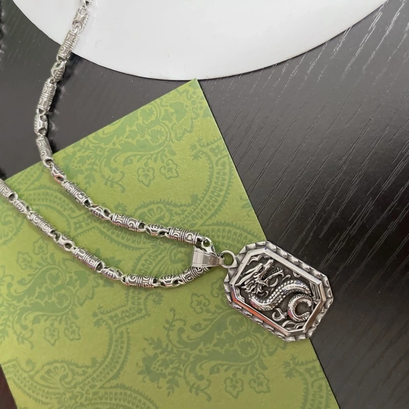 Gucci Necklaces Versatile 243525