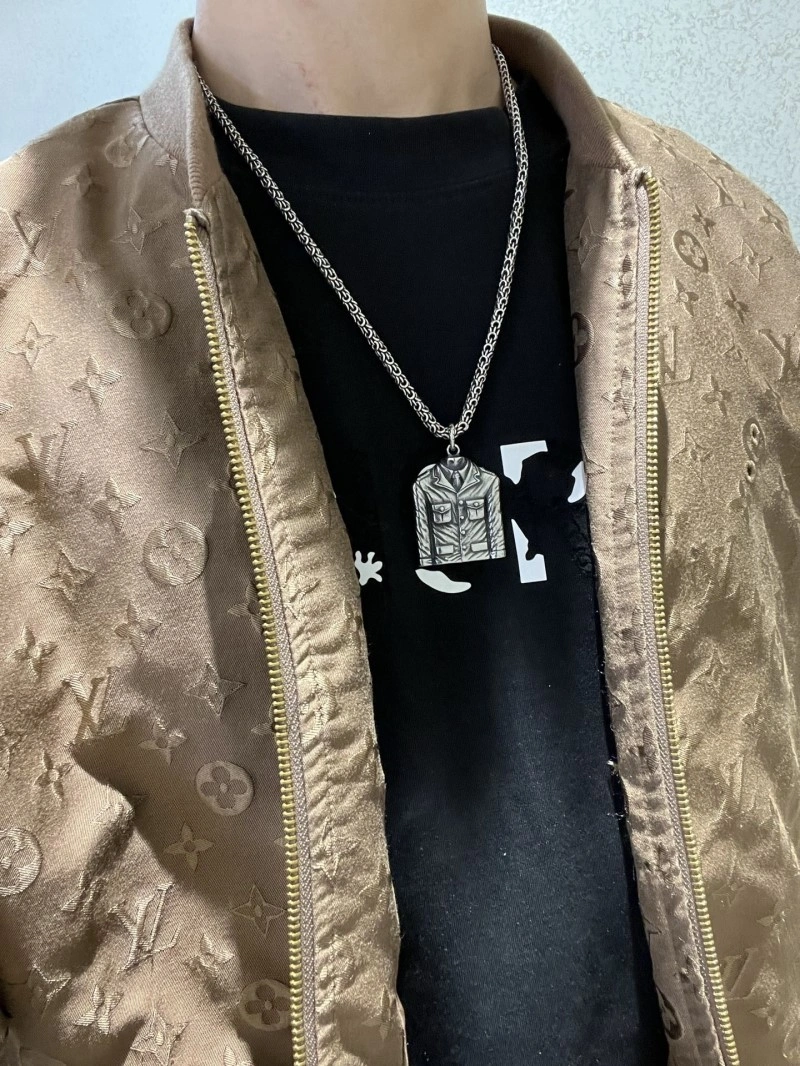 EyeCatching Gucci Necklaces 243122