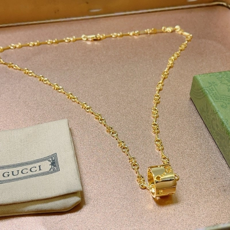 Sporty Gucci Necklaces 243063
