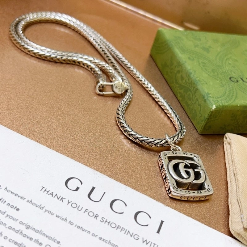 Snug Gucci Necklaces 242950