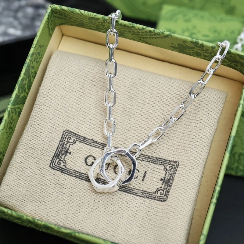Gucci Necklaces Sleek 242909