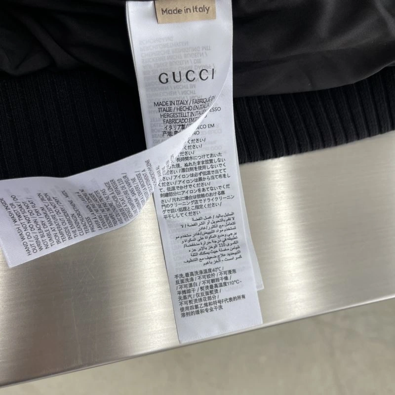Comfortable Gucci Outwear 128010