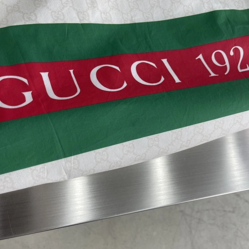 Timeless Gucci Outwear 128012
