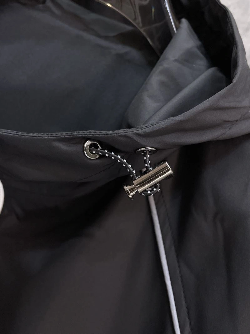 Neat Gucci Outwear 128005