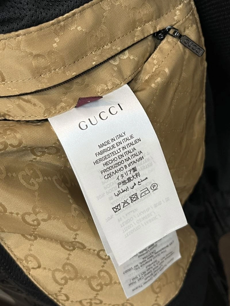 Gucci Outwear Versatile 127270
